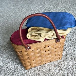 Basket purse along with 3 different inserts